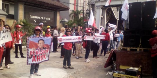 Demo di PT Jakarta, massa bandingkan kasus Ahok dengan Rizieq