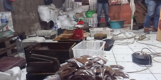 Diduga ilegal, home industri abon daging sapi di Surabaya digerebek