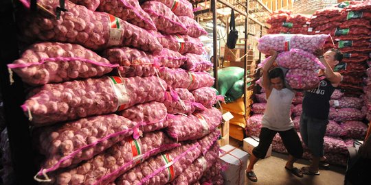 Harga bawang putih di Pasar Kramat Jati berangsur turun