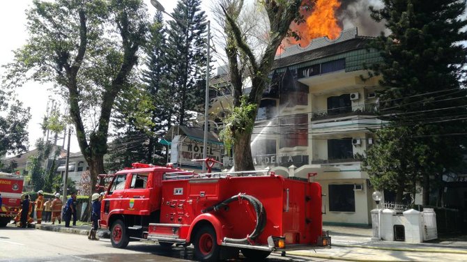 hotel puri gardenia bandung dilalap si jago merah