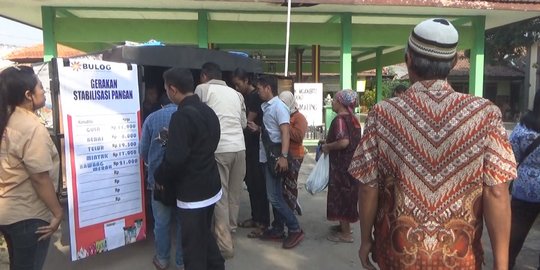 Antisipasi harga sembako naik, Bulog gelar pasar murah di Mojokerto