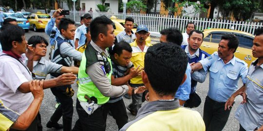 5 Sopir taksi online di Pekanbaru nyaris dikeroyok puluhan pengemudi