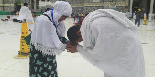 Jalani ibadah umrah, Bupati Purwakarta curhat lewat puisi