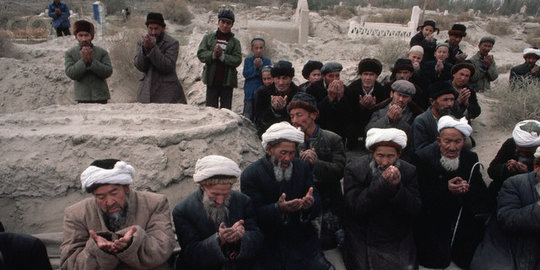 China bakal kumpulkan DNA warga muslim Uighur di Xinjiang