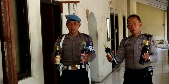 Sembunyikan miras ciu di kolong lemari, Agus diciduk polisi