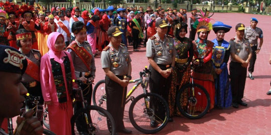 Ikuti Jokowi, Kapolri beri kuis nama ikan berhadiah sepeda