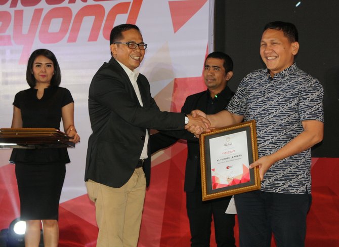 xl axiata meraih penghargaan di ajang telekom asia award 2017 dan selular award 2017