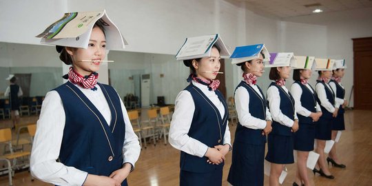 Melihat uniknya pelatihan pramugari di China