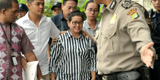 Soal KPK akan buka video pemeriksaan, Miryam bilang 'tanya lawyer'