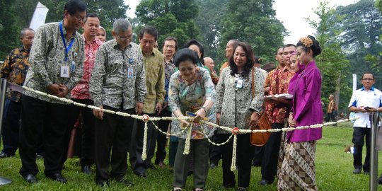 Megawati resmikan patung 2 abad Kebun Raya Bogor