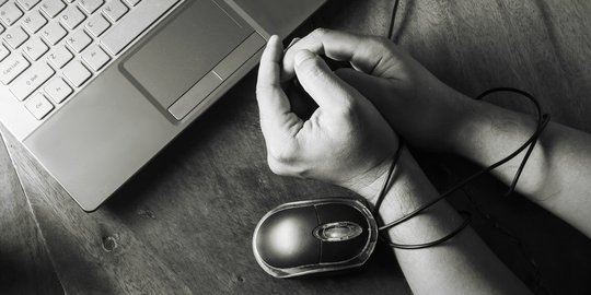 7 cara 'curang' sosial media agar kita dibuat ketagihan teknologi
