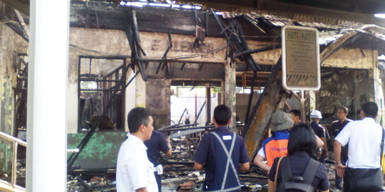 Dampak kebakaran, Stasiun Klender tak layani penumpang sampai besok