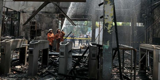 Hancurnya Stasiun Klender usai diamuk si jago merah