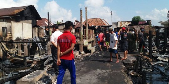 Diduga korsleting listrik, puluhan rumah di Palembang terbakar