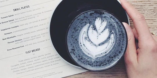 Ini goth latte, racikan kopi paling kekinian di tahun 2017