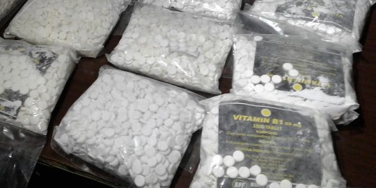 Perajin sandal di Mojokerto edarkan pil koplo di kemasan vitamin B
