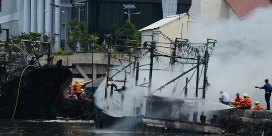 Kapal terbakar di perairan Masalembu bawa 178 penumpang