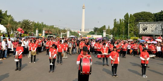 Aksi marching band ramaikan peringatan Harkitnas di depan Istana