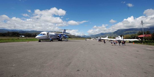 Pesawat batal mendarat usai satu warga masuk runway Bandara Wamena