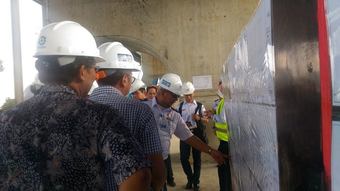 kemenhub tinjau lrt di palembang