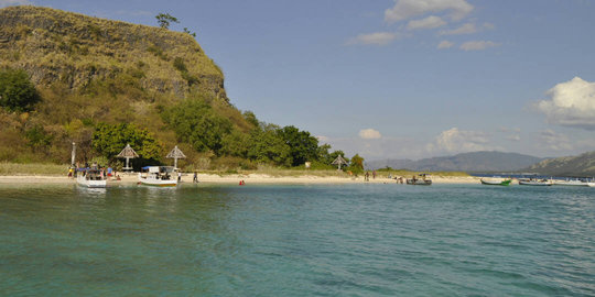 Menengok keindahan Pulau Kelelawar dan Pulau Pasir di NTT