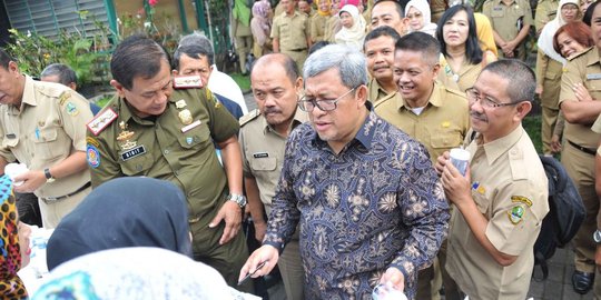 Gubernur Aher minta PNS di Jabar tidak kendur saat puasa