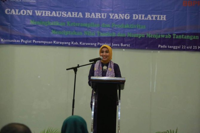 marifah hanif saat membuka acara pelatihan wirausaha baru di karawang