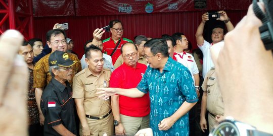 Djarot resmikan lokasi sementara dan binaan buat PKL