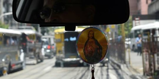 Filipina larang simbol agama dipajang di kendaraan