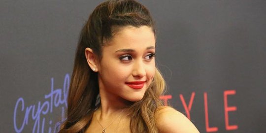 Ariana Grande: Saya benar-benar minta maaf, tak bisa berkata-kata