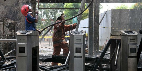 Total kerugian terbakarnya Stasiun Klender Rp 2 miliar