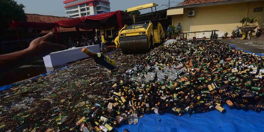 Polres Jakarta Barat musnahkan puluhan ribu miras jelang Ramadan