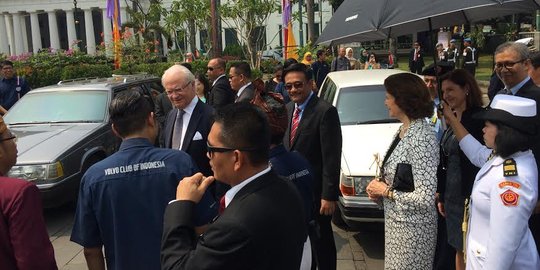 Di Kota Tua, Raja dan Ratu Swedia bertemu komunitas Volvo Indonesia