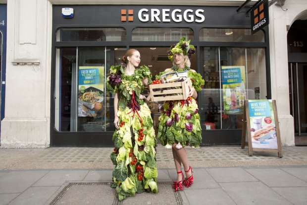 gaun salad kreatif untuk promosikan menu baru greggs