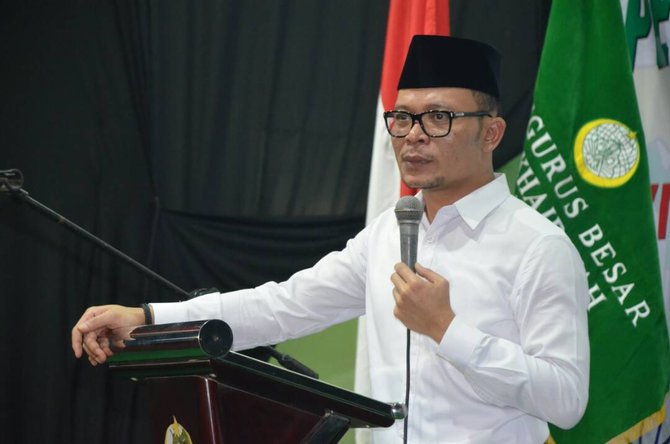 menaker hanif dhakiri saat menghadiri wisuda akbar siswa siswi pesantren al khairiyah citangkil cilegon