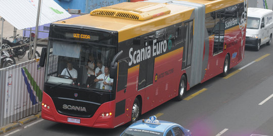 Raja Swedia senang bus buatan negaranya seliweran di Jakarta