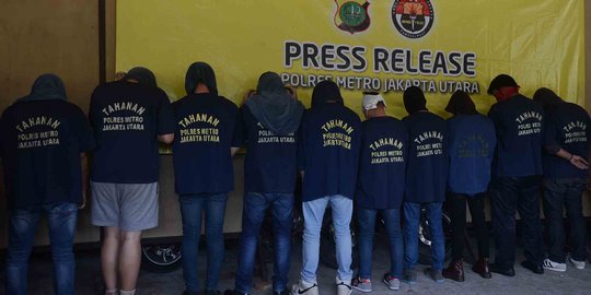 Ini penjelasan Polisi soal beredarnya foto 141 gay saat digerebek