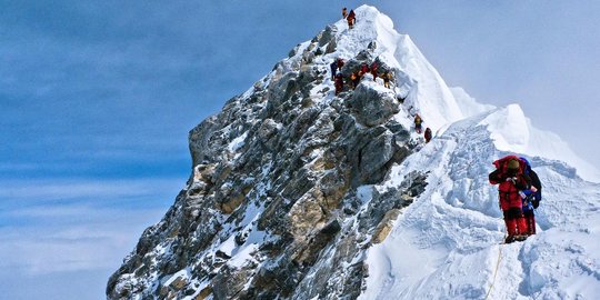 Pendaki Gunung Everest bersitegang soal kondisi Hillary Step