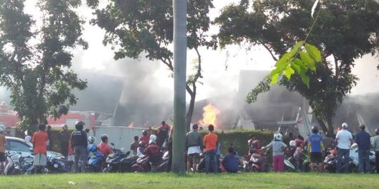 Pabrik plastik di Bekasi terbakar, 17 mobil pemadam dikerahkan