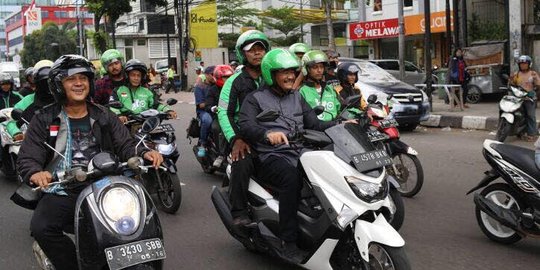 Dishub Bekasi usir ojek online yang mangkal di trotoar & bikin macet