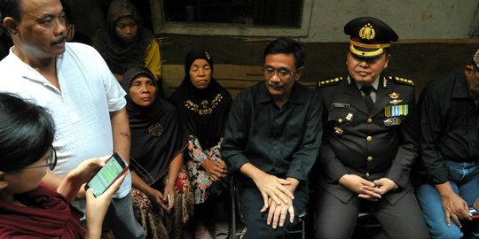 Djarot beri beasiswa adik polisi korban bom Kampung Melayu