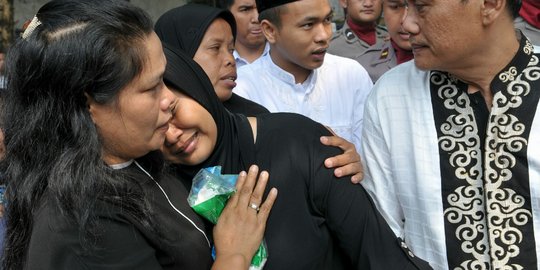 Duka keluarga lepas jenazah polisi korban bom Kampung Melayu