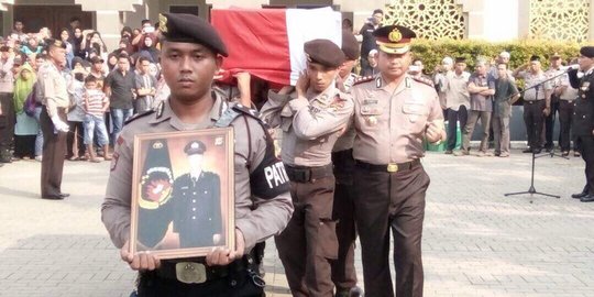 Jenazah Briptu Ridho korban Bom Kampung Melayu dimakamkan di Lampung