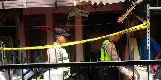 Istri & senjata diamankan di rumah terduga pelaku bom Kampung Melayu