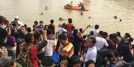 Jelang puasa, warga ritual Keramas Merang di Sungai Cisadane