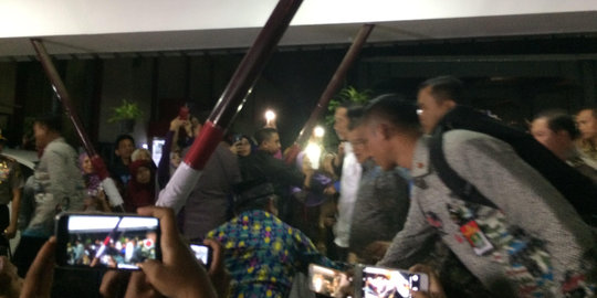 Didampingi JK, Jokowi jenguk korban bom Kampung Melayu di RS Polri