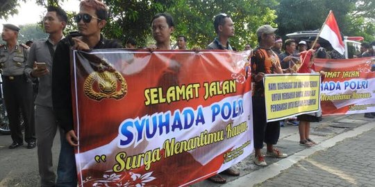 Jenazah Briptu Gilang disambut spanduk 'Selamat Jalan Syuhada Polri'
