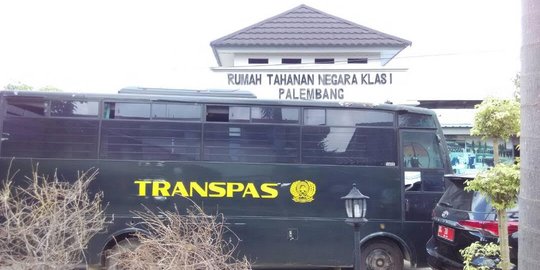 17 Napi Rutan Palembang kabur usai jebol teralis pakai gergaji