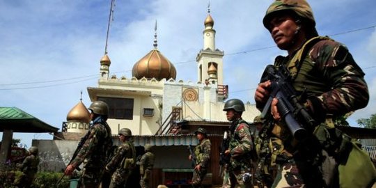 Militer Filipina versus militan di Marawi, 17 WNI menolak dievakuasi