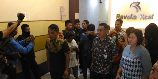 Pasangan gay, lesbi, dan selingkuh diciduk dari indekos di Surabaya